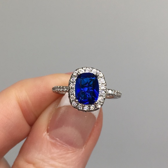 14k white gold sapphire halo engagement ring - Picture 3 of 8